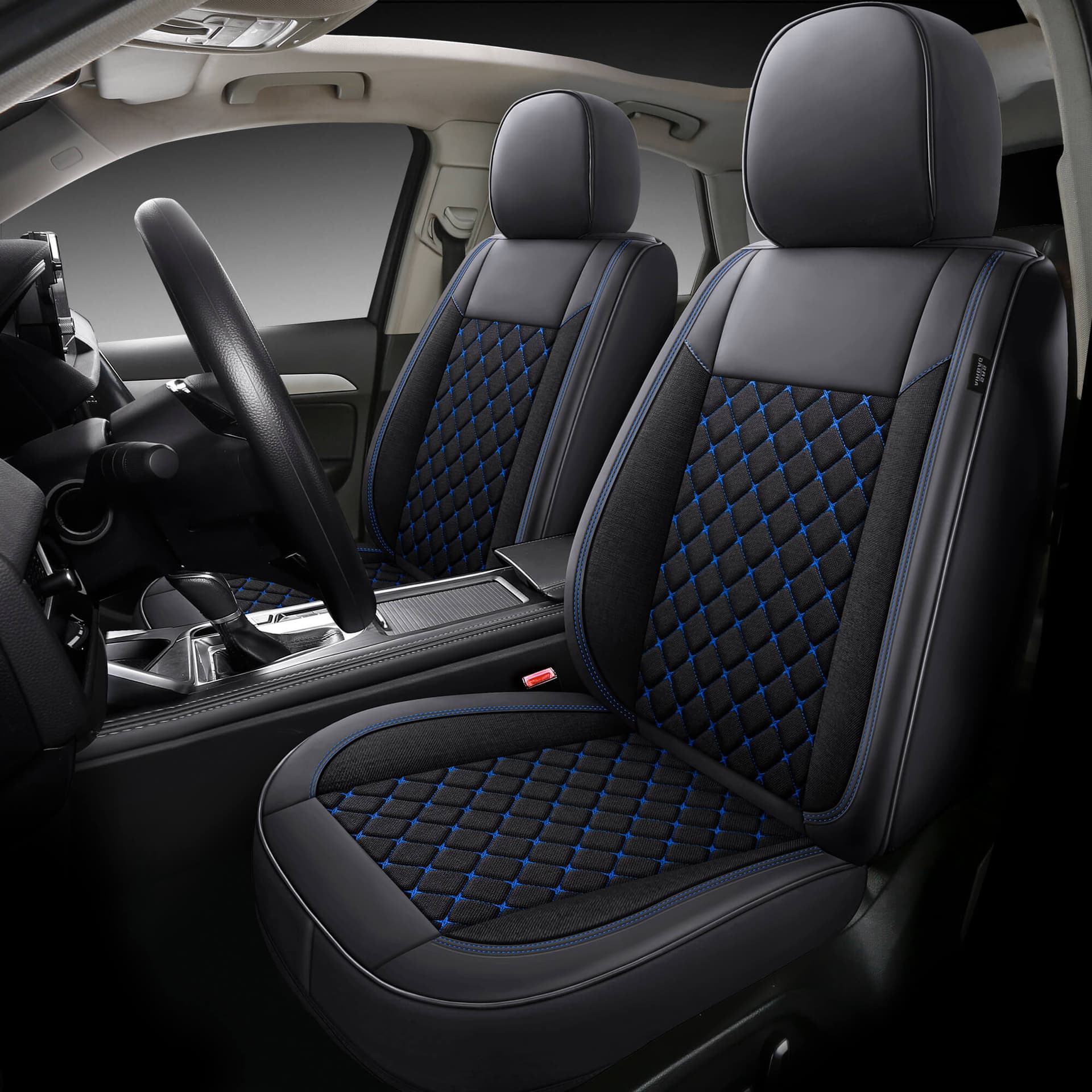 Noir avec des coutures bleues