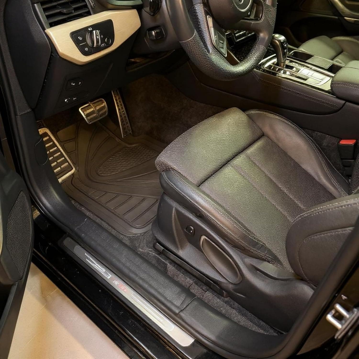 Tapis de voiture en caoutchouc – lot de 4 | Série R 6