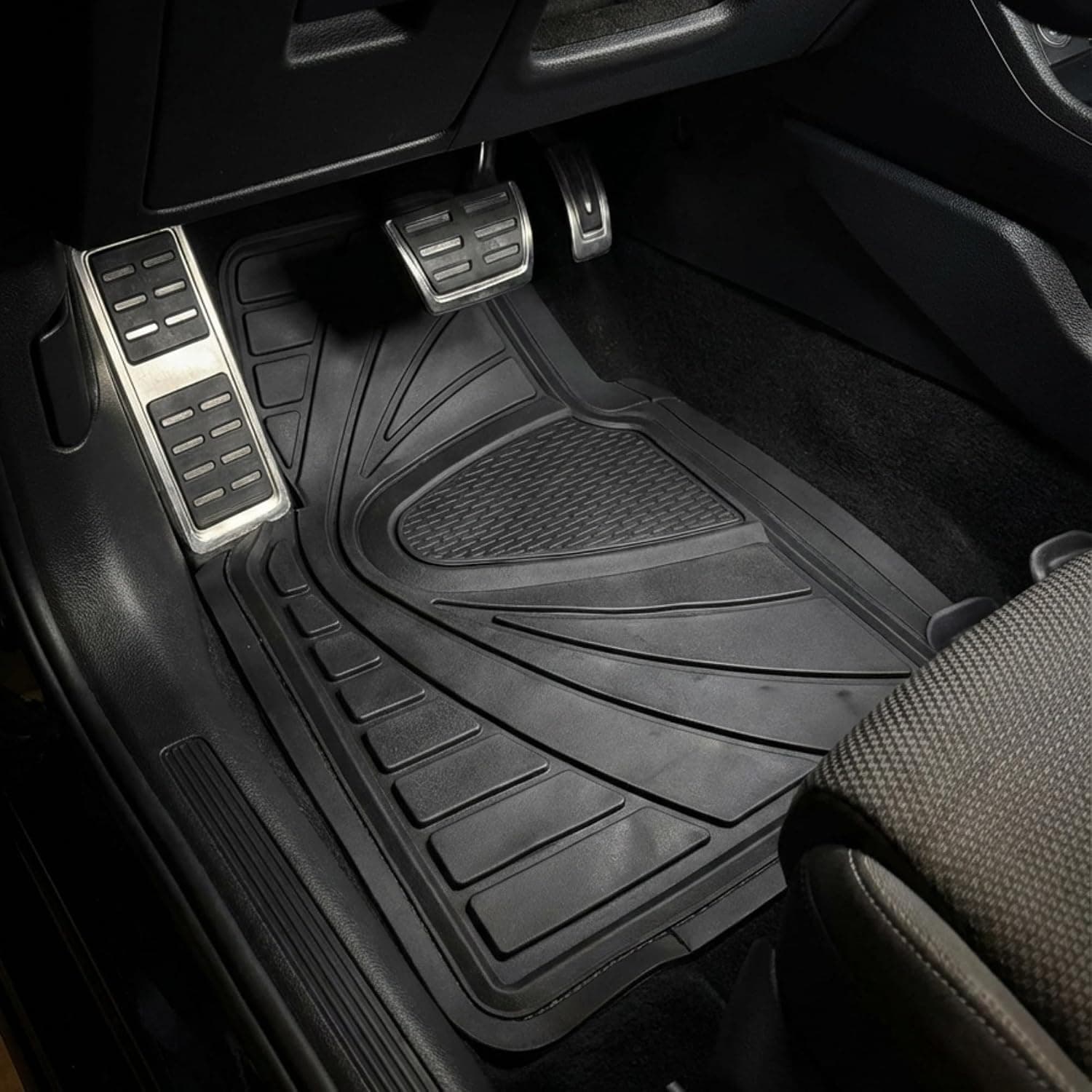 Tapis de voiture en caoutchouc – lot de 4 | Série R 9